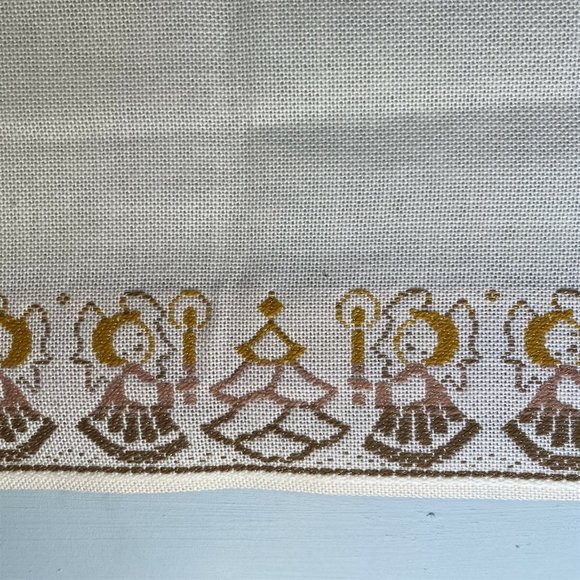 VINTAGE CHRISTMAS GOLD IVORY TABLE RUNNER SCARF ANGEL CANDLE TREE  DISNEY TAG - Picture 5 of 6